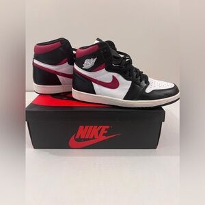 Jordan 1 Retro High OG Sneakers Black/Gym Red (555088-061)